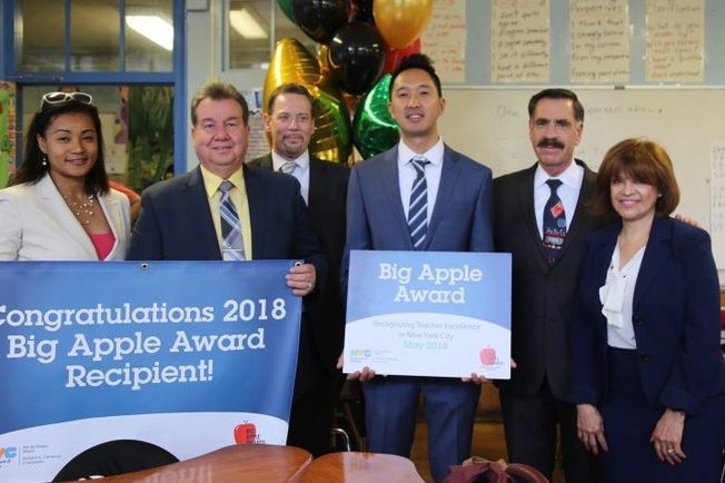 Chancellor Carranza poses with members of the DOE and Big Apple Award winner Ryuma Tanaka, Hunter College Alum.